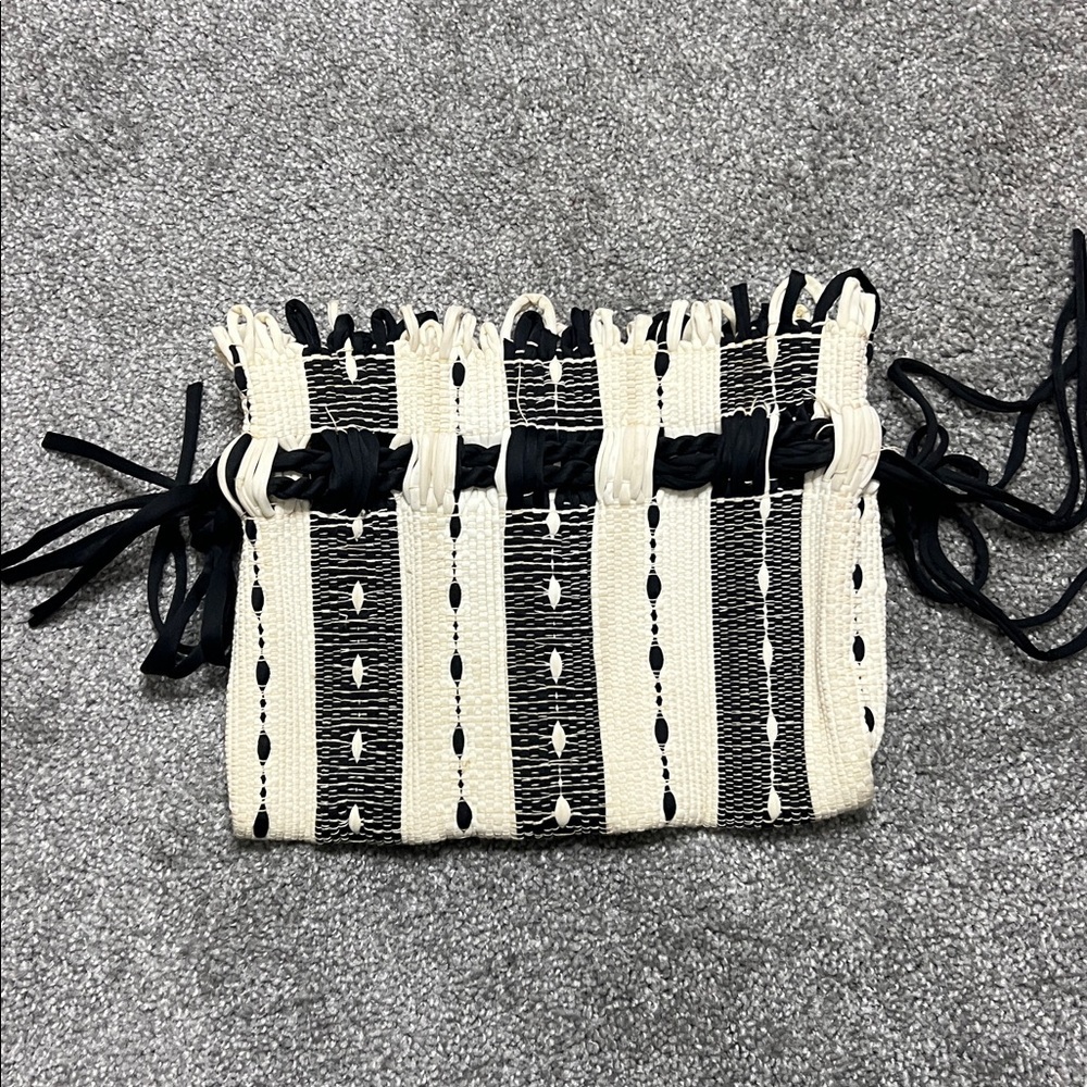 Stylish Black and Cream/ Ivory Wristlet - Picture 3 of 4